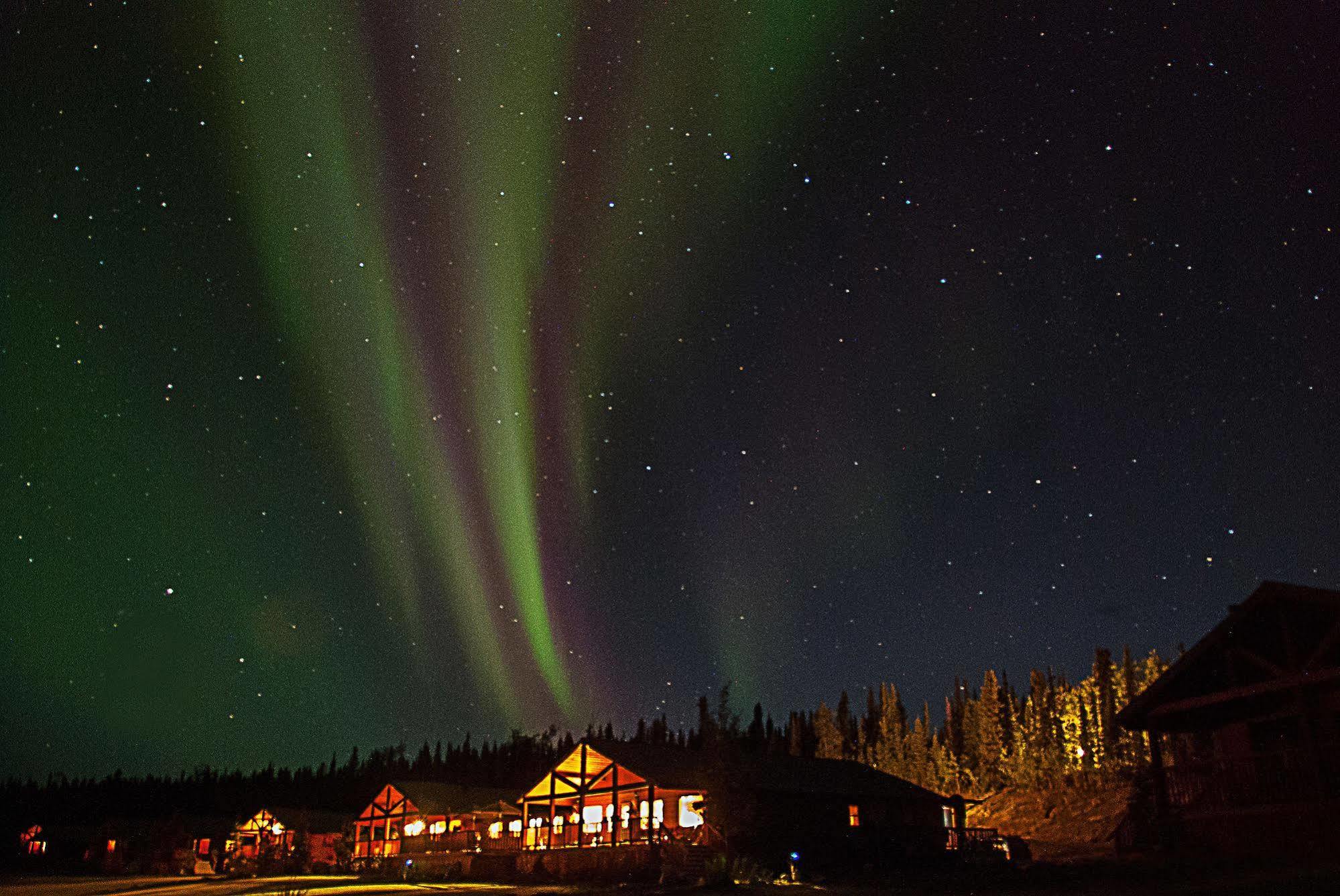 Inconnu Lodge Mcevoy Lake エクステリア 写真
