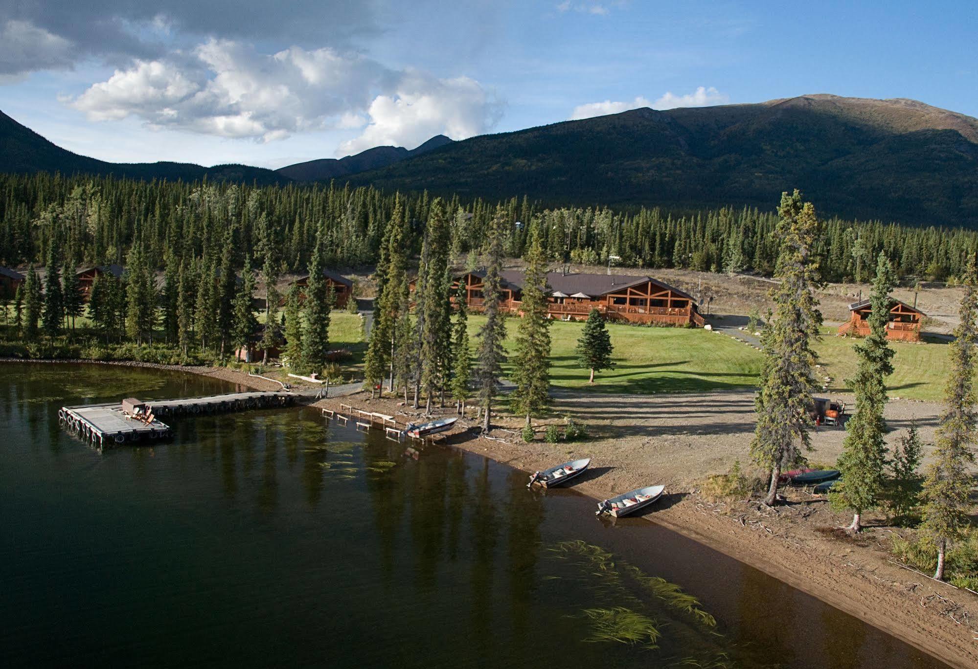 Inconnu Lodge Mcevoy Lake エクステリア 写真
