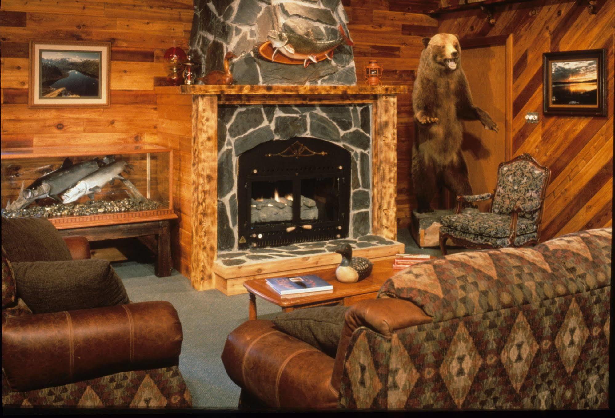 Inconnu Lodge Mcevoy Lake エクステリア 写真